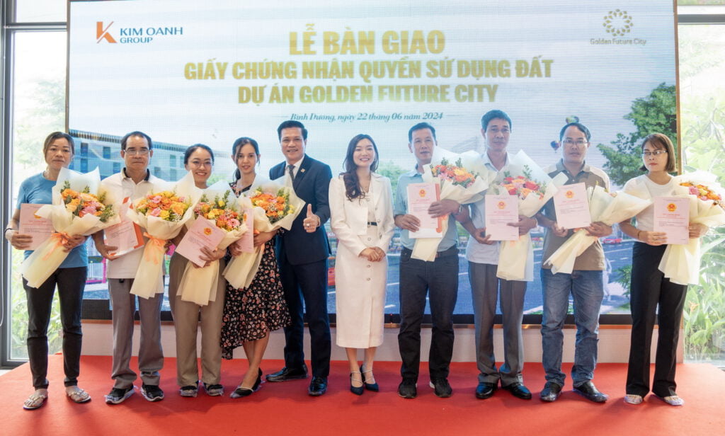 Kim Oanh Group bàn giao Giấy chứng nhận Quyền sử dụng đất dự án Golden Future City