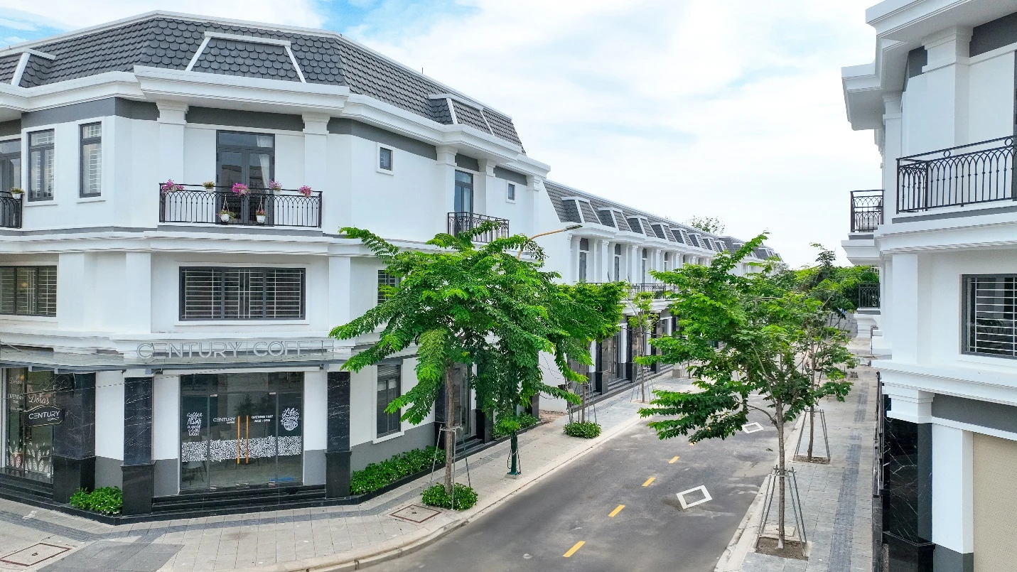 Một dãy nhà phố Richland Residence nổi bật với kiến trúc châu Âu đã hoàn thiện